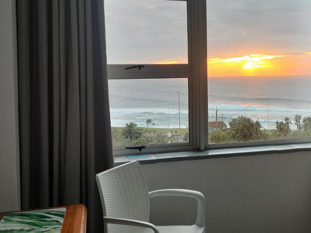 Bedroom sunset view over the sea